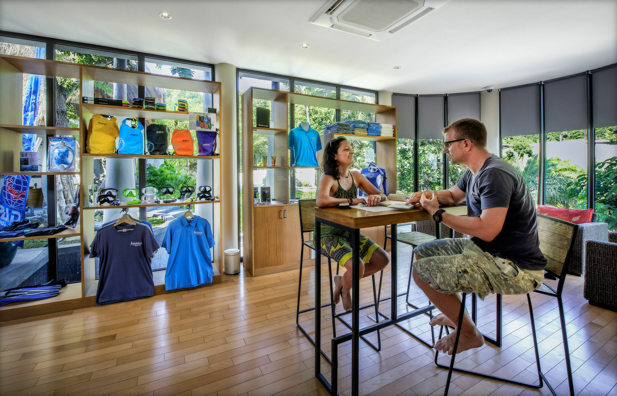 Jamahkiri Dive Resort & Spa Ko Tao Exterior foto The shop at the National Museum of the Marine Biosphere